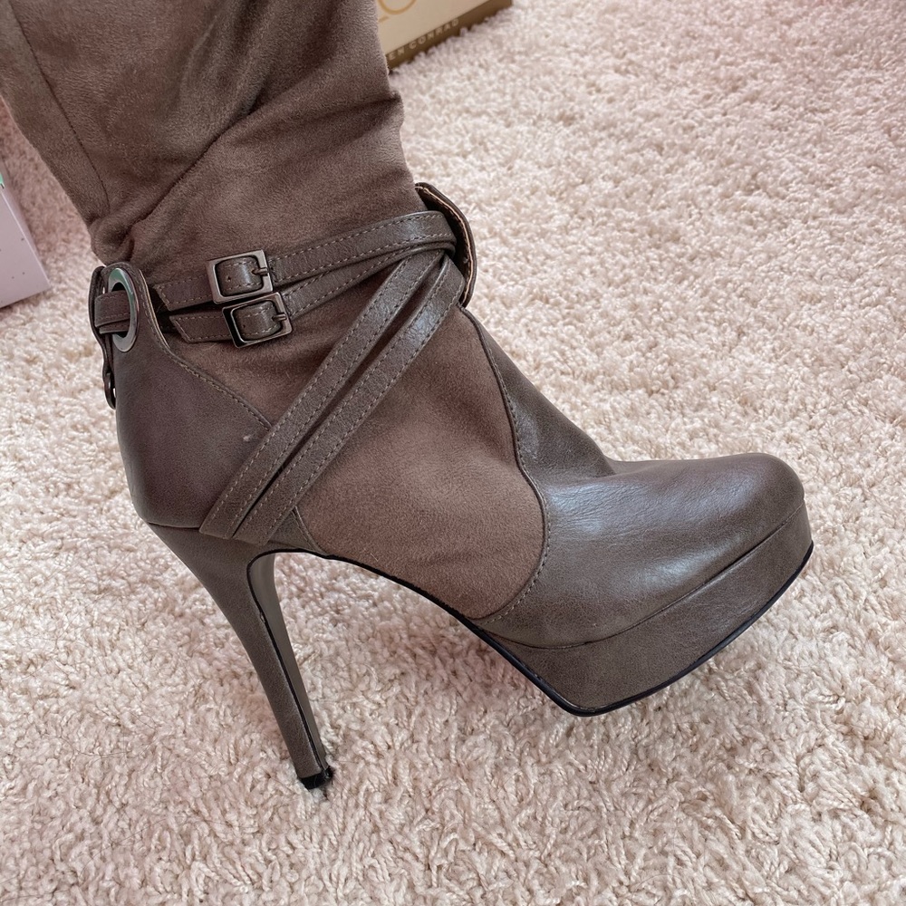 High heel boots with fur